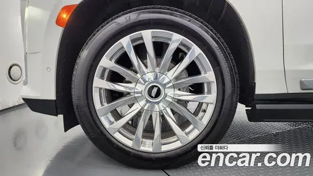 Cadillac Escalade 2021 — ფოტო 37/39