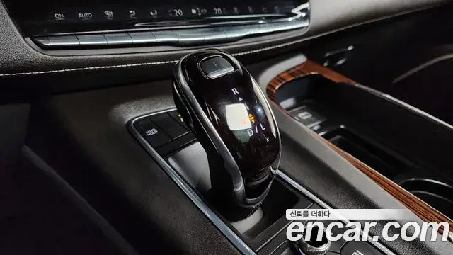 Cadillac Escalade 2021 — ფოტო 27/39