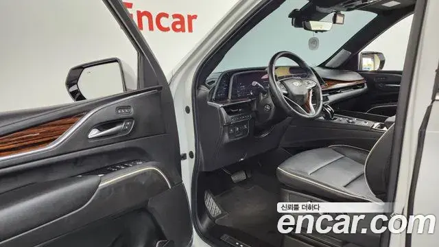 Cadillac Escalade 2021 — ფოტო 13/39