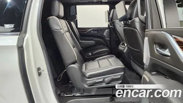 Cadillac Escalade 2021 — ფოტო 24/39