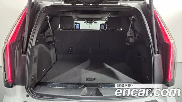 Cadillac Escalade 2021 — ფოტო 7/39