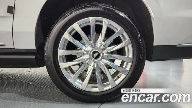 Cadillac Escalade 2021 — ფოტო 2/39