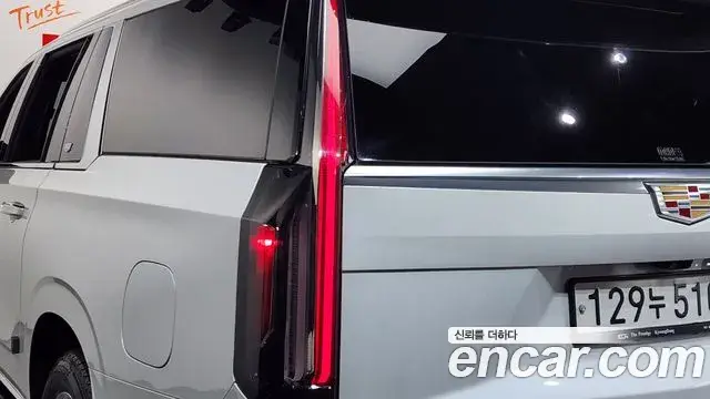 Cadillac Escalade 2021 — ფოტო 28/39