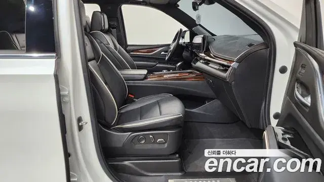 Cadillac Escalade 2021 — ფოტო 14/39