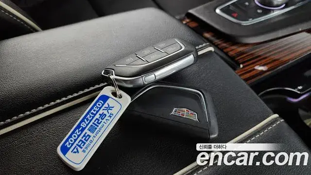 Cadillac Escalade 2021 — ფოტო 11/39