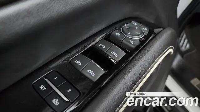 Cadillac Escalade 2021 — ფოტო 23/39