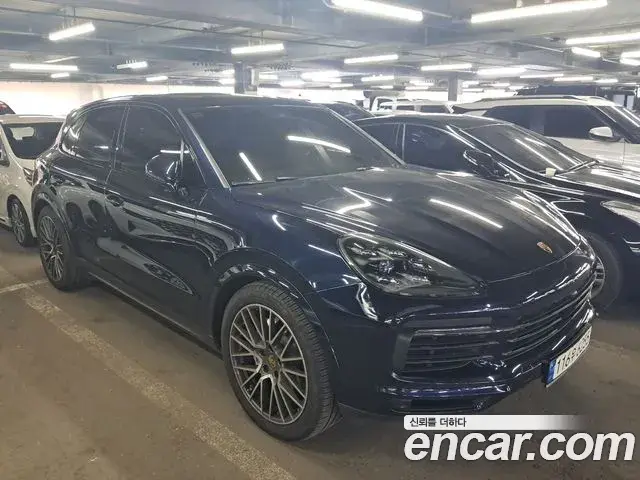 Porsche Cayenne 2021 — Фото 1/9