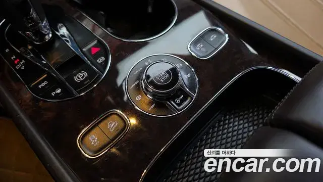 Bentley Bentayga 2018 — Photo 2/47