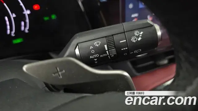 Lexus NX350h 2023 — ფოტო 28/33