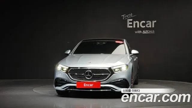 Mercedes-Benz E-Class 2024 — Photo 3/20
