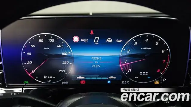 Mercedes-Benz E-Class 2024 — Photo 8/20