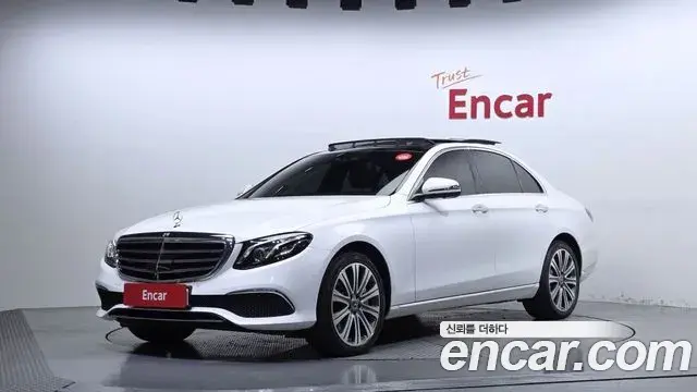 Mercedes-Benz E-Class 2020 — Фото 1/20