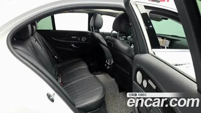 Mercedes-Benz E-Class 2020 — Фото 11/20