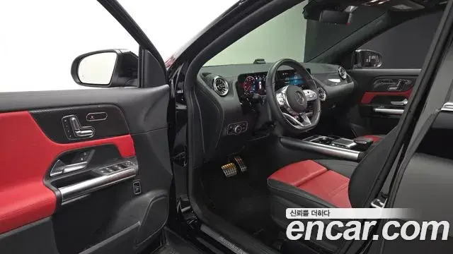 Mercedes-Benz GLA-Class 2022 — Фото 10/20