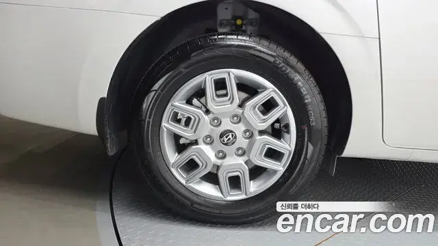 Hyundai Staria 2025 — Фото 4/20