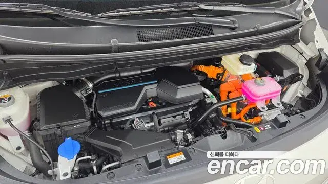 Hyundai Staria 2025 — Фото 5/20
