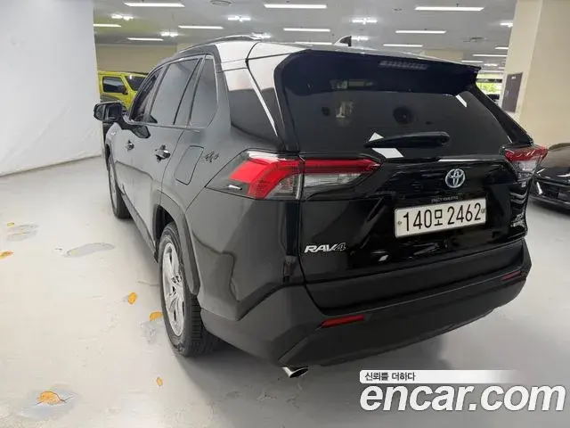 Toyota RAV4 2020 — Photo 2/20
