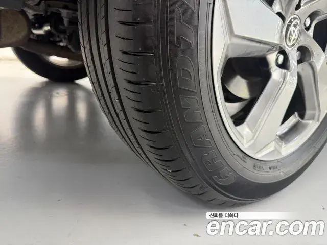 Toyota RAV4 2020 — Photo 10/20