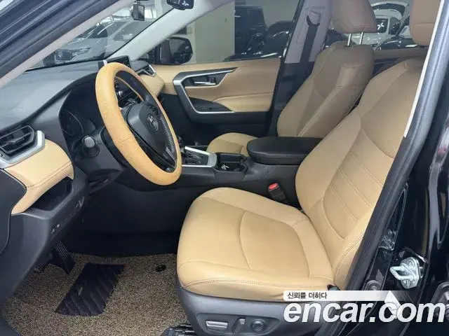 Toyota RAV4 2020 — Photo 17/20