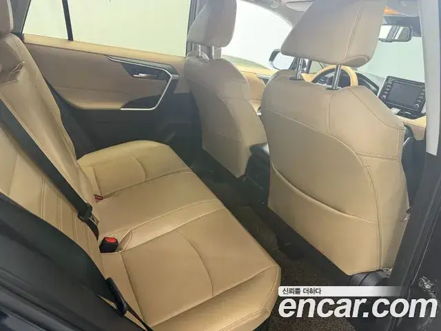 Toyota RAV4 2020 — Photo 18/20