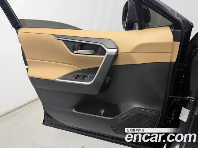 Toyota RAV4 2020 — Photo 19/20