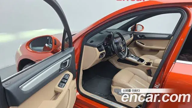 Porsche Macan 2023 — Фото 10/20