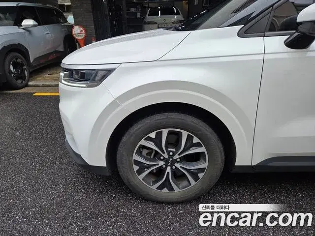 Kia Carnival 2023 — Фото 4/15