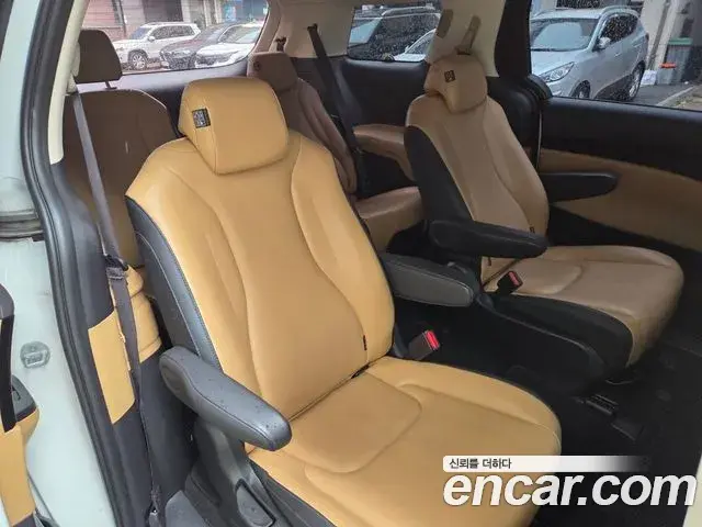 Kia Carnival 2023 — Фото 9/15