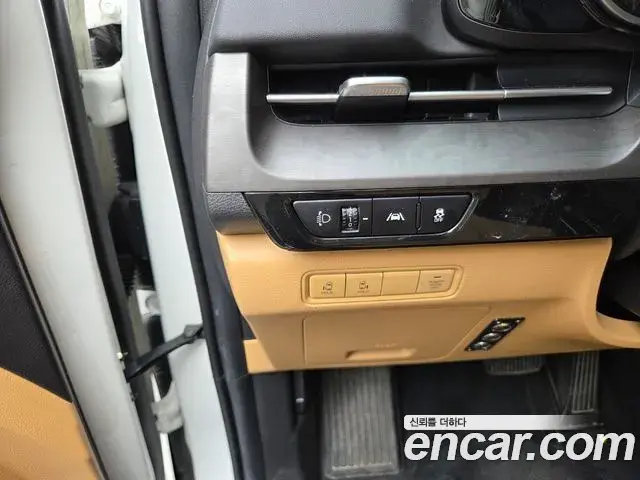 Kia Carnival 2023 — Фото 14/15