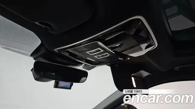 Land Rover Range Rover Velar 2018 — Фото 17/20