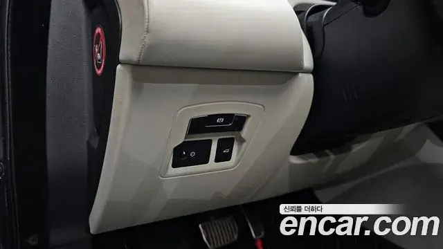 Land Rover Range Rover Velar 2018 — Photo 29/41
