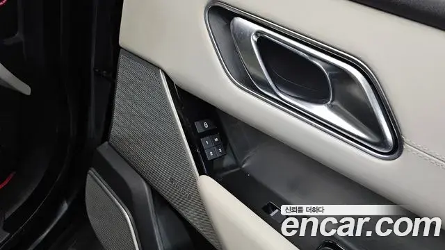 Land Rover Range Rover Velar 2018 — Photo 15/41