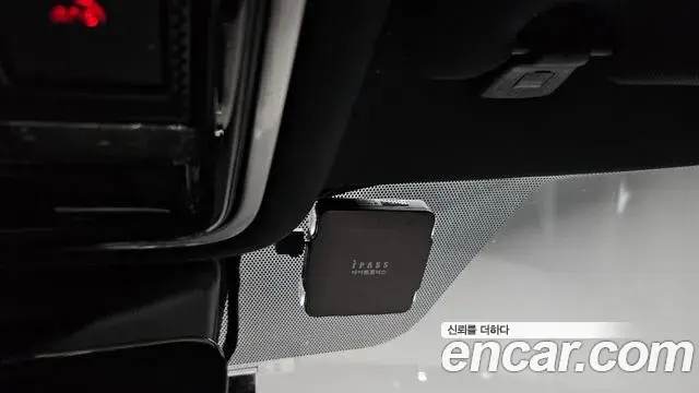 Land Rover Range Rover Velar 2018 — Photo 16/41