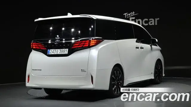 Toyota Alphard 2025 — Şəkil 16/38