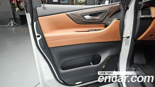 Toyota Alphard 2025 — Şəkil 35/38