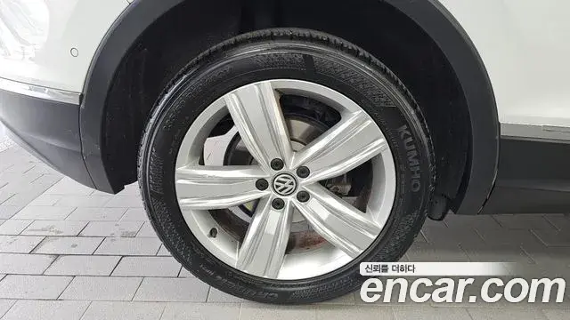 Volkswagen Tiguan 2020 — ფოტო 5/20