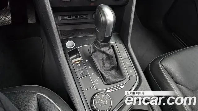 Volkswagen Tiguan 2020 — ფოტო 9/20