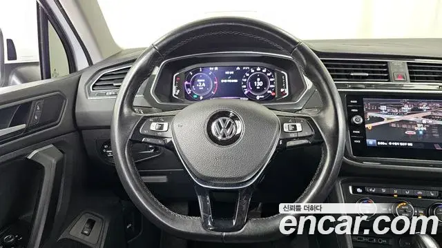 Volkswagen Tiguan 2020 — ფოტო 13/20
