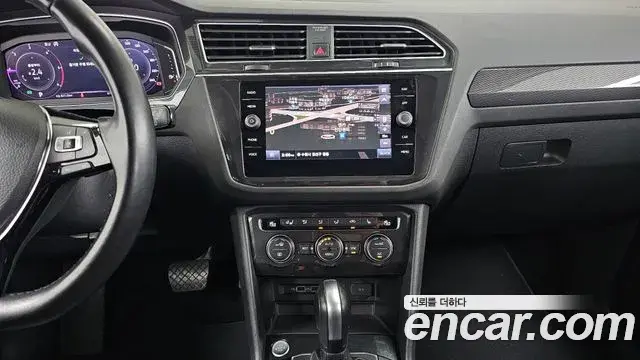 Volkswagen Tiguan 2020 — ფოტო 14/20