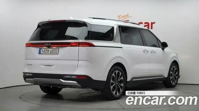 Kia Carnival 2023 — Фото 2/20