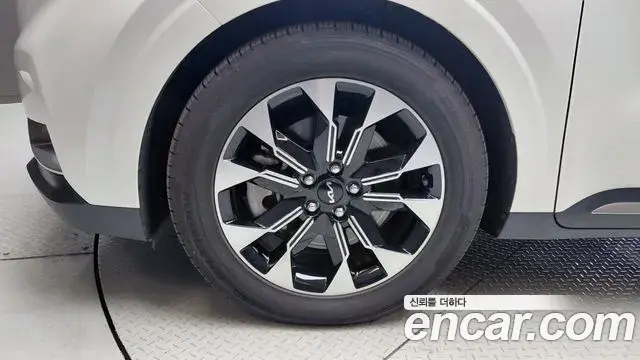 Kia Carnival 2023 — Фото 5/20
