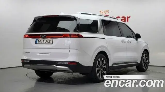 Kia Carnival 2023 — Фото 2/20