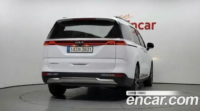 Kia Carnival 2023 — Фото 4/20