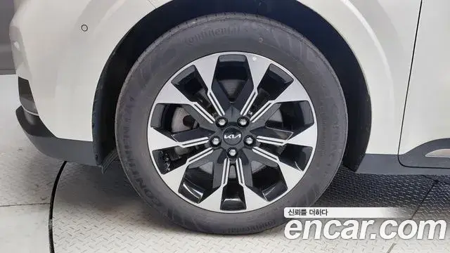 Kia Carnival 2023 — Фото 5/20