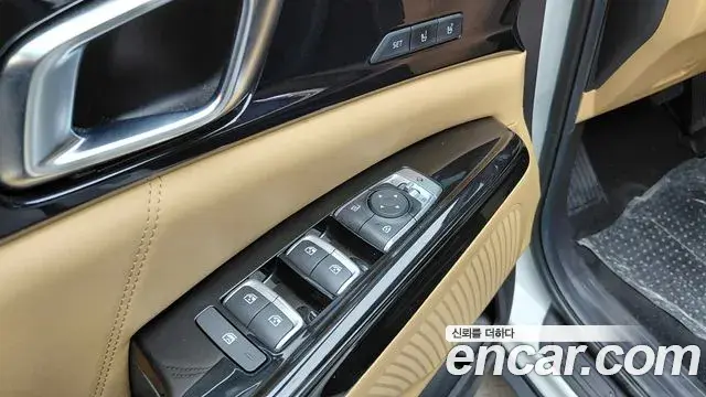 Kia Carnival 2023 — Şəkil 18/32
