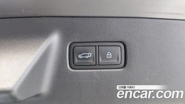 Hyundai Santa Fe 2023 — Фото 17/20