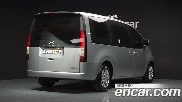 Hyundai Staria 2021 — Фото 2/20