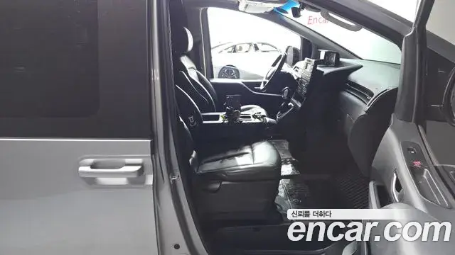 Hyundai Staria 2021 — Фото 10/20