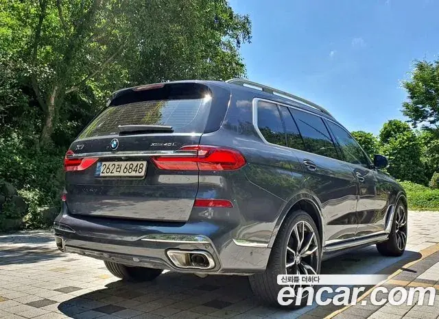 BMW X7 2021 — Photo 2/13