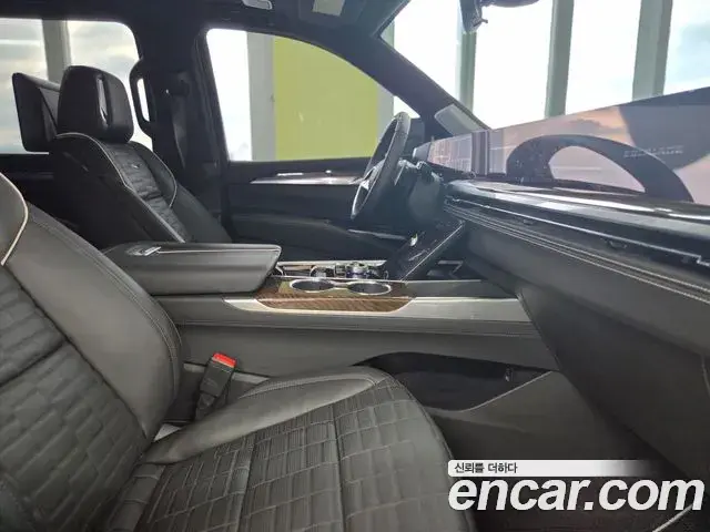 Cadillac Escalade 2026 — Photo 6/17